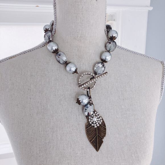 Vintage Style Glass Rhinestone, Faux Pearl, Leaf Pendant Necklace, early 2000s - Picture 4 of 6